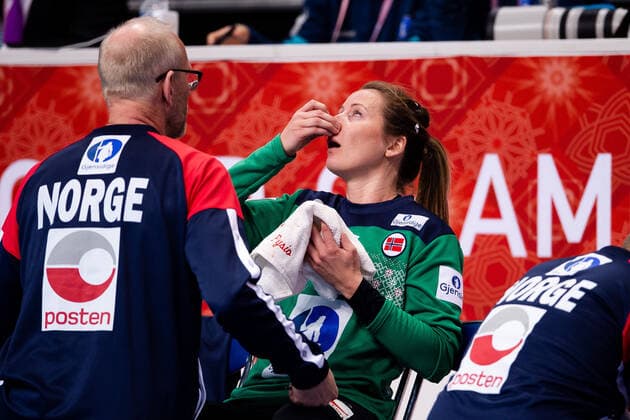 191208 Goalkeeper Silje Solberg of Norway in pain during the Women s World Handball Championship game between Norway and Denmark on December 8, 2019 in Kumamoto Photo Daniel Stiller Bildbyran kod DS 59420 bbeng dam women handball handboll world handball championship 2019 norway norge handball vm denmark danmark skada depp,  Copyright: DANIELxSTILLER BB191208DS034
