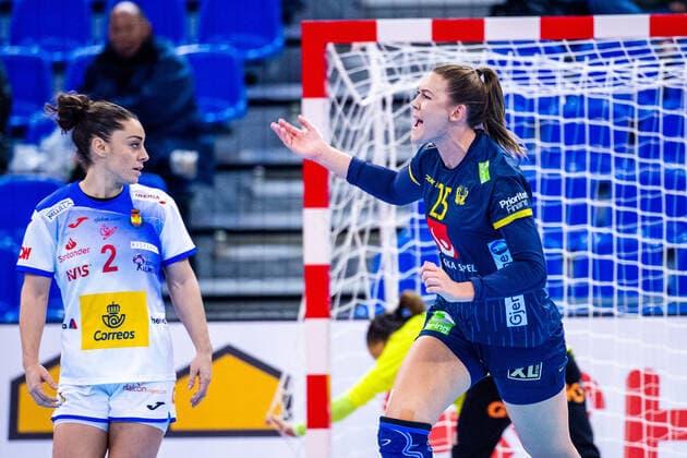 191208 Mikaela Brass of Sweden celebrates during the Womens World Handball Championship match between Spain and Sweden on December 8, 2019 in Kumamoto Photo Ludvig Thunman BILDBYRAN kod LT 35696 bbeng dam women handball handball world 2019 championship sweden spain jubilee,  Copyright: LUDVIGxTHUNMAN BB191208LT043