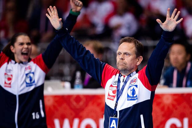 191208 Thorir Hergeirsson, head coach of Norway celebrates during the Women s World Handball Championship game between Norway and Denmark on December 8, 2019 in Kumamoto Photo Daniel Stiller Bildbyran kod DS 59420 bbeng dam women handball handboll world handball championship 2019 norway norge handball vm denmark danmark jubeil,  Copyright: DANIELxSTILLER BB191208DS042