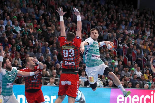 08 12 2019, TUI Arena, Hannover, league match, 1 Bundesliga, TSV Hannover Burgdorf vs Fuechse Berlin, in picture Mijajlo Marsenic 93, Berlin in duel with Nejc Cehte 3, Han Burgdorf TSV Hannover Burgdorf vs Fuechse Berlin