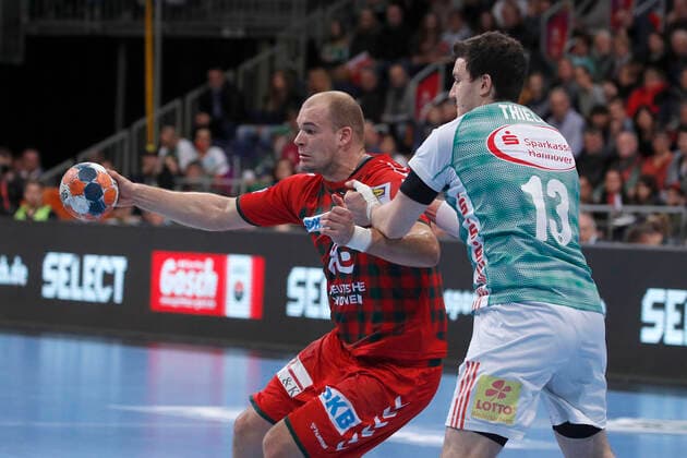 08 12 2019, TUI Arena, Hannover, league game, 1 Bundesliga, TSV Hannover Burgdorf vs Fuechse Berlin, in picture Paul Drux 95, Berlin in duel with Joshua Thiele 13, Han Burgdorf TSV Hannover Burgdorf vs Fuechse Berlin