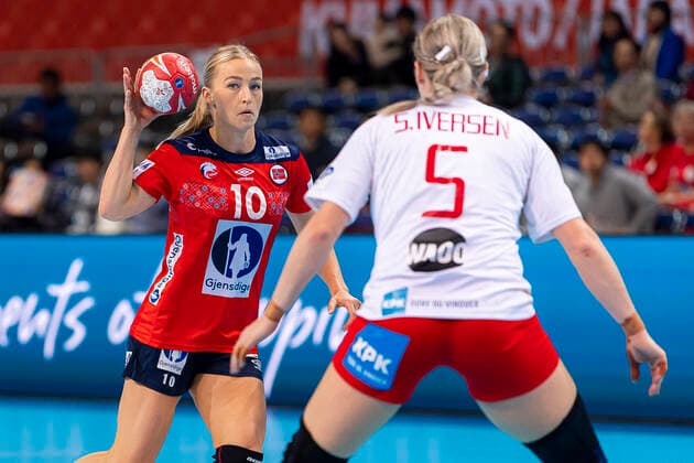 Handball, Women WM 2019, Main Round, Group 1, 6 Matchday , Norway Denmark v li Stine Bredal Oftedal Norway , Sarah Iversen Denmark Kumamoto Aqua Dome Kumamoto Japan