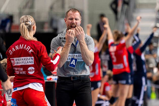 Handball, Women WM 2019, Main Round, Group 1, 6 Matchday , Norway Denmark Coach Klavs Bruun Jorgensen Denmark annoying annoying, angry, angry angry screams raging Kumamoto Aqua Dome Kumamoto Japan