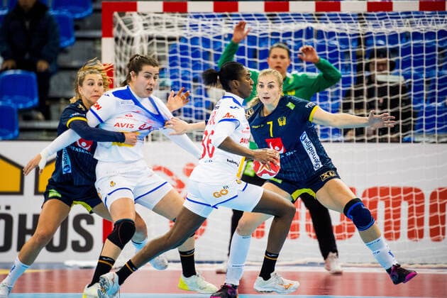 191208 Anna Lagerquist and Linn Blohm of Sweden and Alexandrina Cabral Barbosa and Ainhoa Hernandez Serrador of Spain during the Women s World Handball Championship match between Spain and Sweden on December 8, 2019 in Kumamoto Photo Ludvig Thunman BILDBYRAN kod LT 35696 bbeng dam women handball handboll world handball championship 2019 sverige sweden spanien spain,  Copyright: LUDVIGxTHUNMAN BB191208LT078