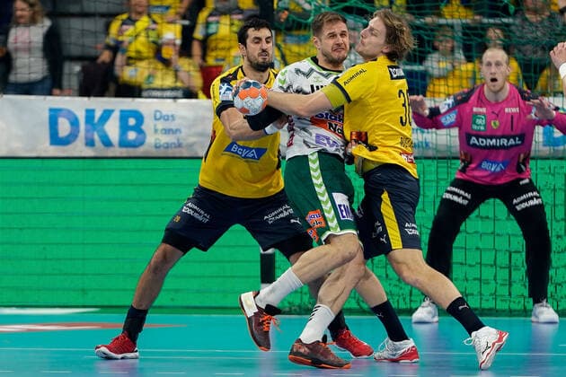 v li Ilija Abutovic RNL, 20 , Kresimir Kozina Göppingen, 44 , Jesper Nielsen RNL, 36 , Duel, duel, tackle, tackling, dynamics, action, action, 08 12 2019, Mannheim Germany , Handball, Bundesliga, Rhein Neckar Löwen Frisch Auf Göppingen xozx