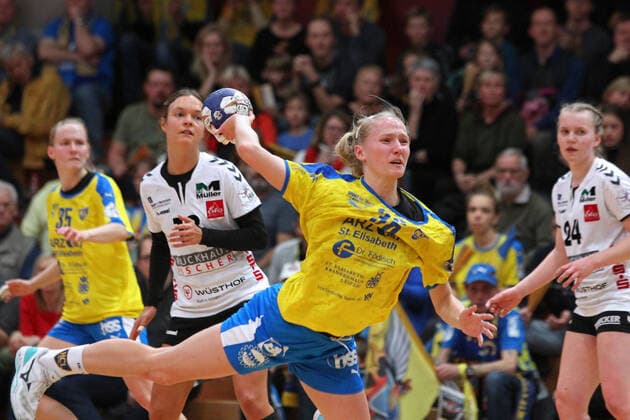 Handball, 2 HBF, HC Leipzig vs. HSV Solingen Graefrath, 08 12 19 Handball, 2 Bundesliga Women, HBF, Season 2019 2020, 11 Matchday HC Leipzig vs. HSV Solingen Graefrath 76 on 08 12 19 in the Sporthalle Bruederstrasse Leipzig In the picture Stefanie HUMMEL 36, HC Leipzig Copyright: xBEAUTIFULxSPORTS JanxKaeferx