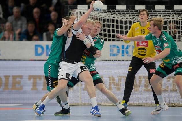 1 Handball Bundesliga THW Kiel TSV GWD Minden, Kiel, 8 12 2019 Patrick Wiencek Kiel, 17 in duel against Lucas Meister Minden, 2 and Magnus Gullerud Minden, 21 Copyright: xBEAUTIFULxSPORTS DRPx
