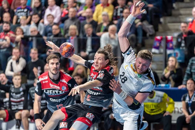 Duel Sellin, Johannes Rechtsaußen HC ERLANGEN , Maciej Gebala SC DHfK Leipzig GER, HC Erlangen vs SC DHfK Leipzig on 08 12 2019 in Nuernberg Arena Nuernberger Versicherung , Germany, Eibner Pressefoto, bfischu, Handball, 1 Bundesliga Maenner, GER, HC Erlangen vs SC DHfK Leipzig, 08 12 2019, Handball, 1 Liga Maenner, Nuernberg Copyright: xSchumacher xEibner-Pressefotox EP_bsr