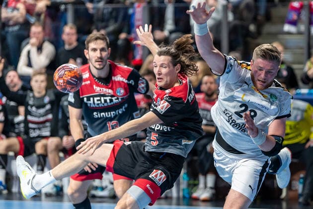 Duel Sellin, Johannes Rechtsaußen HC ERLANGEN , Maciej Gebala SC DHfK Leipzig GER, HC Erlangen vs SC DHfK Leipzig on 08 12 2019 in Nuernberg Arena Nuernberger Versicherung , Germany, Eibner Pressefoto, bfischu, Handball, 1 Bundesliga Maenner, GER, HC Erlangen vs SC DHfK Leipzig, 08 12 2019, Handball, 1 Liga Maenner, Nuernberg Copyright: xSchumacher xEibner-Pressefotox EP_bsr