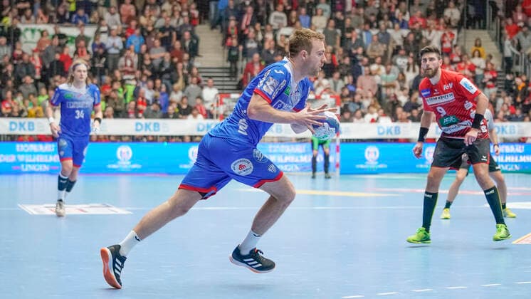 08 12 2019, Emslandarena, Lingen, GER, Handball, 1 Bundesliga HSG Nordhorn Lingen vs TBV Lemgo Lippe, Bobby Schagen Lemgo 14 DFL REGULATIONS PROHIBIT ANY USE OF PHOTOGRAPHS AS IMAGE SEQUENCES AND OR QUASI VIDEO Lingen Niedersachsen Germany Emslandarena