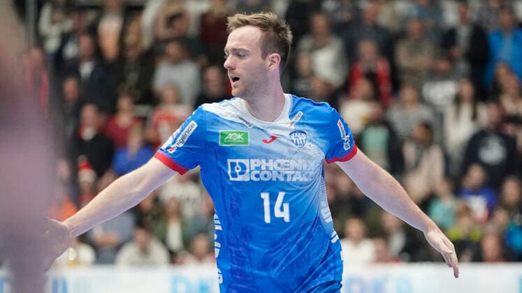 08 12 2019, Emslandarena, Lingen, GER, Handball, 1 Bundesliga HSG Nordhorn Lingen vs. TBV Lemgo Lippe, Bobby Schagen Lemgo 14 cheers after goal, DFL REGULATIONS PROHIBIT ANY USE OF PHOTOGRAPHS AS IMAGE SEQUENCES AND OR QUASI VIDEO Lingen Niedersachsen Germany Emslandarena