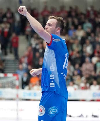 08 12 2019, Emslandarena, Lingen, GER, Handball, 1 Bundesliga HSG Nordhorn Lingen vs. TBV Lemgo Lippe, Bobby Schagen Lemgo 14 cheers after goal, DFL REGULATIONS PROHIBIT ANY USE OF PHOTOGRAPHS AS IMAGE SEQUENCES AND OR QUASI VIDEO Lingen Niedersachsen Germany Emslandarena