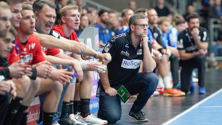 08 12 2019, Emslandarena, Lingen, GER, Handball, 1 Bundesliga HSG Nordhorn Lingen vs TBV Lemgo Lippe, Trainer Geir Sveinsson HSG Nordhorn Lingen DFL REGULATIONS PROHIBIT ANY USE OF PHOTOGRAPHS AS IMAGE SEQUENCES AND OR QUASI VIDEO Lingen Niedersachsen Germany Emslandarena