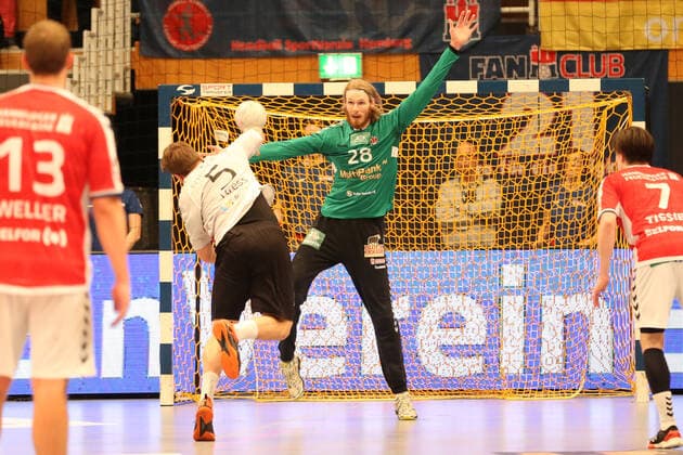 Handball 2 Handball Bundesliga 2019 2020 Handball Sportverein Hamburg vs TV Emsdetten Niklas Weller Handball Sportverein Hamburg ,Sören Soeren Kress Emsdetten ,7meter, successful,goalkeeper Aron Edvardsson Handball Sportverein Hamburg ,Leif Tissier Handball Sportverein Hamburg , Sporthalle Hamburg Hamburg