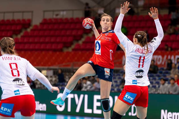 Handball, Women WM 2019, Main Round, Group 1, 6 Matchday , Norway Denmark Emilie Hegh Arntzen Norway , Line Haugsted Denmark Kumamoto Aqua Dome Kumamoto Japan
