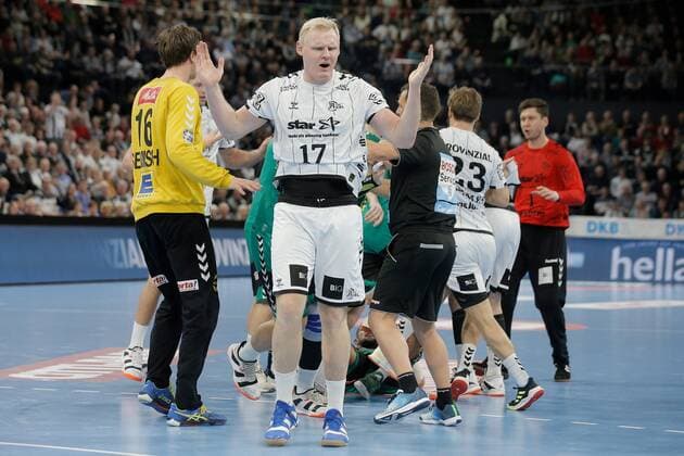 1 Handball Bundesliga THW Kiel TSV GWD Minden, Kiel, 8 12 2019 Patrick Wiencek Kiel, 17 moves away from a hangman that started after a foul on him Copyright: xBEAUTIFULxSPORTS DRPx