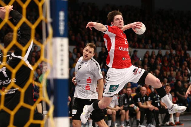 Handball 2 Handball Bundesliga 2019 2020 Handball Sportverein Hamburg vs TV Emsdetten Thies Bergemann Hamburg in the jump throw to the goal Sporthalle Alsterdorf Hamburg