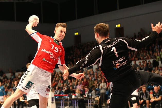 Handball 2 Handball Bundesliga 2019 2020 Handball Sportverein Hamburg vs TV Emsdetten Lukas Gertges, Handball Sportverein Hamburg, successful goalscoring, goalkeeper Maurice Paske Emsdetten , Sporthalle Hamburg Hamburg Hamburg