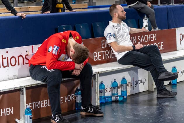 Joel Birlehm SC DHfK Leipzig and Andre Haber Trainer SC DHfK Leipzig disappointed on the bench GER, HC Erlangen vs SC DHfK Leipzig on 08 12 2019 in Nuremberg Arena Nuernberger Versicherung , Germany, Eibner Pressefoto, bfischu, Handball, 1 Bundesliga Maenner, GER, HC Erlangen vs SC DHfK Leipzig, 08 12 2019, Handball, 1 Liga Maenner, Nuremberg Copyright: xSchumacher xEibner-Pressefotox EP_bsr