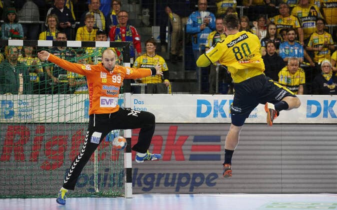 Handball, 1 Bundesliga Rhein Neckar Löwen Frisch Auf Göppingen, 16 matchday on 08 12 2019, season 2019 20, ZmdZ, Jannik Kohlbacher 80, Rhein Neckar Löwen scores against Urh Kastelic 99, goalkeeper, Goeppingen , Rhein Neckar Löwen Frisch Auf Göppingen