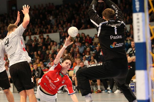 Handball 2 Handball Bundesliga 2019 2020 Handball Sportverein Hamburg vs TV Emsdetten Karl Toom Emsdetten Leif Tissier Handball Sportverein Hamburg,successful goalscoring,goalkeeper Maurice Paske Emsdetten , sports hall Hamburg Hamburg Hamburg