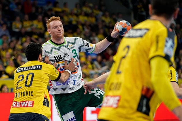 v li Ilija Abutovic RNL, 20 , Nicolai Theilinger Göppingen, 3 , duel, game scene, duel, duel, tackle, tackling, dynamics, action, action, 08 12 2019, Mannheim Germany , handball, Bundesliga, Rhein Neckar Löwen Frisch Auf Göppingen xozx