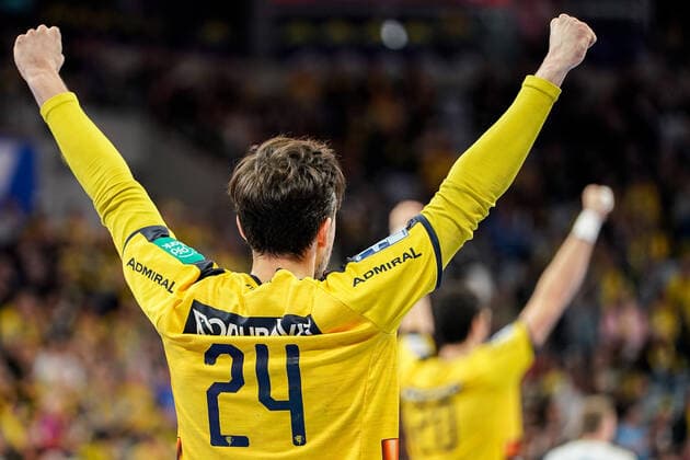 Patrick Groetzki RNL, 24 , cheers on a goal, jubilation, goal jubilation, goal success, celebrate the goal, goal, celebration, jubilation about the goal, optimistic, game scene, highlight, single picture, action, action, 08 12 2019, Mannheim Germany , Handball, Bundesliga, Rhein Neckar Löwen Frisch Auf Göppingen xozx