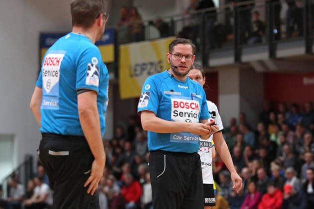Handball, 2 HBF, HC Leipzig vs. HSV Solingen Graefrath, 08 12 19 Handball, 2 Bundesliga Women, HBF, Season 2019 2020, 11 Matchday HC Leipzig vs. HSV Solingen Graefrath 76 on 08 12 19 in the Sporthalle Bruederstrasse Leipzig In the picture Referee Sebastian KLINKE Copyright: xBEAUTIFULxSPORTS JanxKaeferx