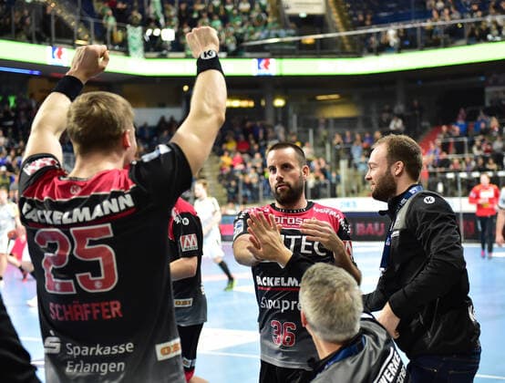 08 12 2019 Handball 1 Bundesliga LIQUI MOLY HBL Season 2019 2020 16 Matchday HC Erlangen Metropolitan Region Nuremberg HCE SC DHfK Leipzig OGo Jan Schäffer 25, HC Erlangen HCE Florian von Gruchalla 36, HC Erlangen HCE Kevin Schmidt Sports Director HC Erlangen HCE Thomas Hankel Co Trainer HC Erlangen HCE