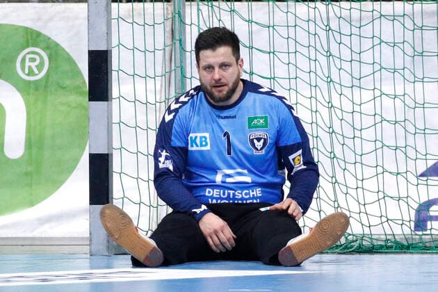 08 12 2019, TUI Arena, Hannover, league game, 1 Bundesliga, TSV Hannover Burgdorf vs Fuechse Berlin, in picture Martin Ziemer 1, Berlin sitting disappointed on the ground TSV Hannover Burgdorf vs Fuechse Berlin