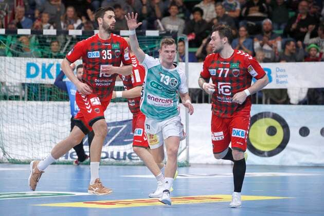 08 12 2019, TUI Arena, Hannover, league game, 1 Bundesliga, TSV Hannover Burgdorf vs Fuechse Berlin, in the picture Timo Kastening 73, Han Burgdorf cheers after his goal, Marko Kopljar 35, Berlin and Johan Koch 77, Berlin are disappointed TSV Hannover Burgdorf vs Fuechse Berlin