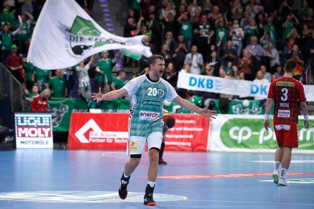 08 12 2019, TUI Arena, Hannover, league game, 1 Bundesliga, TSV Hannover Burgdorf vs Fuechse Berlin, in picture Fabian Boehm 20, Han Burgdorf cheers after the victory TSV Hannover Burgdorf vs Fuechse Berlin