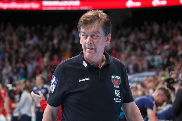 08 12 2019, TUI Arena, Hannover, league game, 1 Bundesliga, TSV Hannover Burgdorf vs Fuechse Berlin, in picture Velimir Petkovic coach, Berlin is disappointed after the defeat TSV Hannover Burgdorf vs Fuechse Berlin