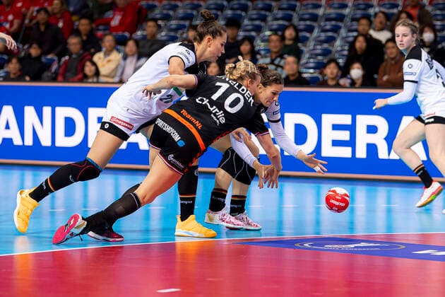 Handball, Women WM 2019, Main Round, Group 1, 6 Matchday , Netherlands Germany v li Emily Boelk Bölk Germany Thueringer HC , Danick Snelder Netherlands , Julia Behnke Germany Rostov Don Kumamoto Aqua Dome Kumamoto Japan