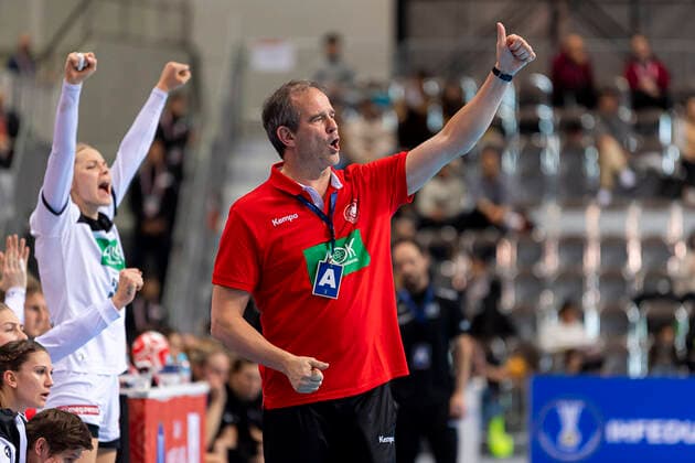 Handball, Women WM 2019, Main Round, Group 1, 6 Matchday , Netherlands Germany Coach Henk Groener Germany Jubel Freude Emotion Kumamoto Aqua Dome Kumamoto Japan