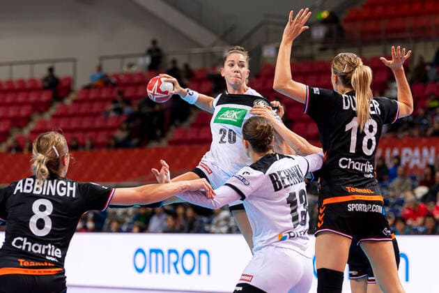 Handball, Women WM 2019, Main Round, Group 1, 6 Matchday , Netherlands Germany v li Lois Abbingh Netherlands , Emily Boelk B lk Germany Thueringer HC , Julia Behnke Germany Rostov Don , Kelly Dulfer Netherlands Kumamoto Aqua Dome Kumamoto Japan