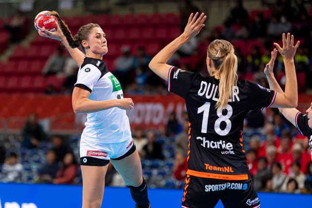 Handball, Women WM 2019, Main Round, Group 1, 6 Matchday , Netherlands Germany Alicia Stolle Germany Thueringer HC , Kelly Dulfer Netherlands Kumamoto Aqua Dome Kumamoto Japan