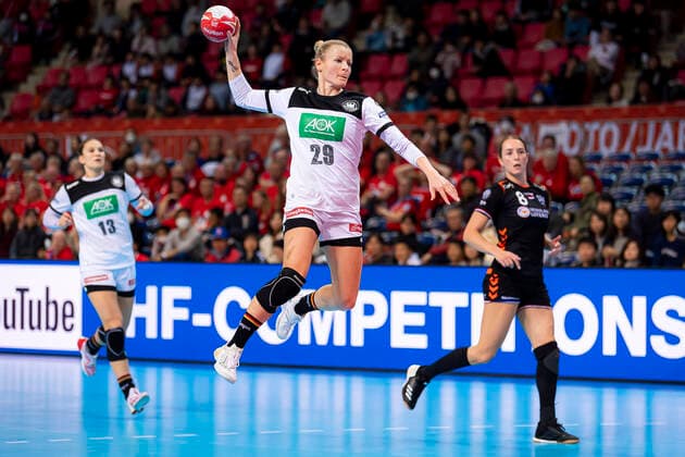 Handball, Women WM 2019, Main Round, Group 1, 6 Matchday , Netherlands Germany Antje Lauenroth Germany Bietigheim Kumamoto Aqua Dome Kumamoto Japan