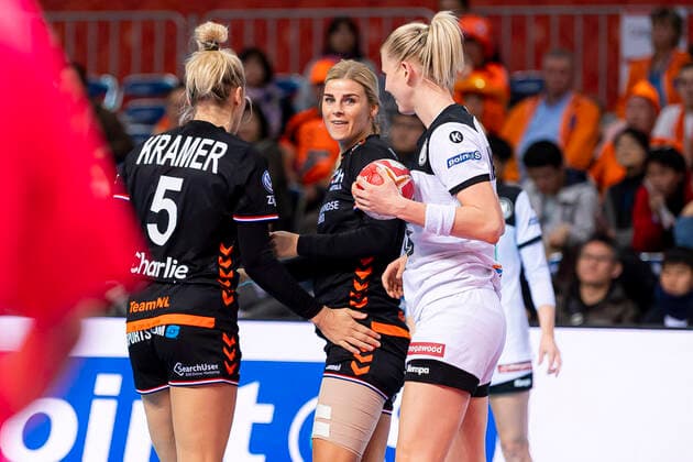 Handball, Women WM 2019, Main Round, Group 1, 6 Matchday , Netherlands Germany Angela Malestein Netherlands Bietigheim , Kim Naidzinavicius Germany Bietigheim Kumamoto Aqua Dome Kumamoto Japan