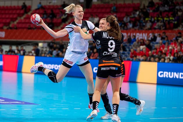 Handball, Women WM 2019, Main Round, Group 1, 6 Matchday , Netherlands Germany v li Kim Naidzinavicius Germany Bietigheim , Kelly Dulfer Netherlands , Larissa Nusser Netherlands Kumamoto Aqua Dome Kumamoto Japan