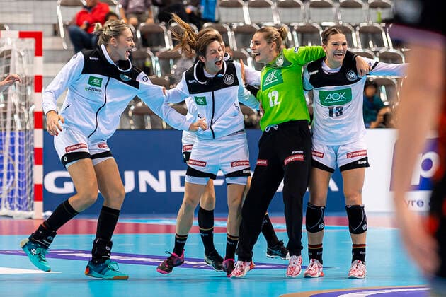 Handball, Women WM 2019, Main Round, Group 1, 6 Matchday , Netherlands Germany v li Luisa Schulze Germany Bietigheim , Ina Grossmann Germany Thueringer HC , Torhueterin Dinah Eckerle Germany SG BBM Bietigheim , Mia Zschocke Germany Leverkusen Final Cheers Final Cheers Emotion Joy Kumamoto Aqua Dome Kumamoto Japan