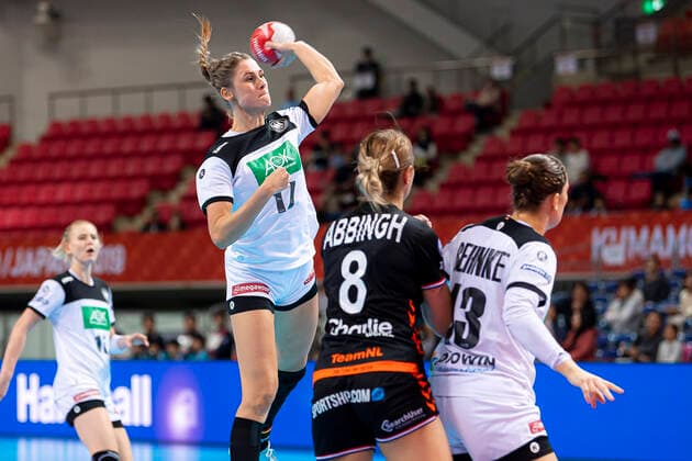Handball, Women WM 2019, Main Round, Group 1, 6 Matchday , Netherlands Germany v li Alicia Stolle Germany Thueringer HC , Lois Abbingh Netherlands , Julia Behnke Germany Rostov Don Kumamoto Aqua Dome Kumamoto Japan