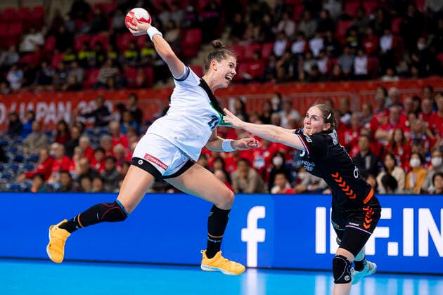 Handball, Women WM 2019, Main Round, Group 1, 6 Matchday , Netherlands Germany Emily Boelk Bölk Germany Thueringer HC , Laura van der Heijden Netherlands Bietigheim Kumamoto Aqua Dome Kumamoto Japan