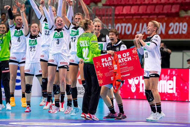 Handball, Women WM 2019, Main Round, Group 1, 6 Matchday , Netherlands Germany Goalkeeper Dinah Eckerle Germany SG BBM Bietigheim , Ina Grossmann Germany Thueringer HC , Antje Lauenroth Germany Bietigheim Kumamoto Aqua Dome Kumamoto Japan