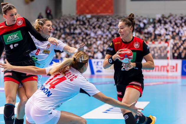 Handball, Women WM 2019, Main Round, Group 1, 7 Matchday , Germany Serbia v li Julia Behnke Germany Rostov Don , Dijana Stevin Serbia , Zeljka Nikolic Serbia , Emily Boelk Bölk Germany Thueringer HC Kumamoto Aqua Dome Kumamoto Japan