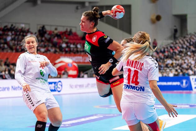 Handball, Women WM 2019, Main Round, Group 1, 7 Matchday , Germany Serbia v li Dragana Cvijic Serbia , Emily Boelk Bölk Germany Thueringer HC , Zeljka Nikolic Serbia Kumamoto Aqua Dome Kumamoto Japan
