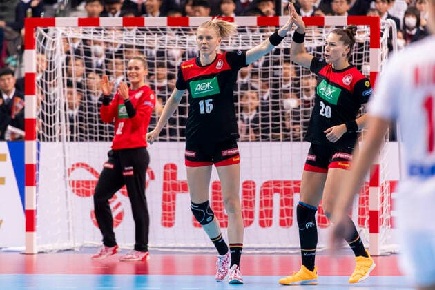 Handball, Women WM 2019, Main Round, Group 1, 7 Matchday , Germany Serbia Kim Naidzinavicius Germany Bietigheim , Emily Boelk Bölk Germany Thueringer HC Jubel Freude Emotion Kumamoto Aqua Dome Kumamoto Japan