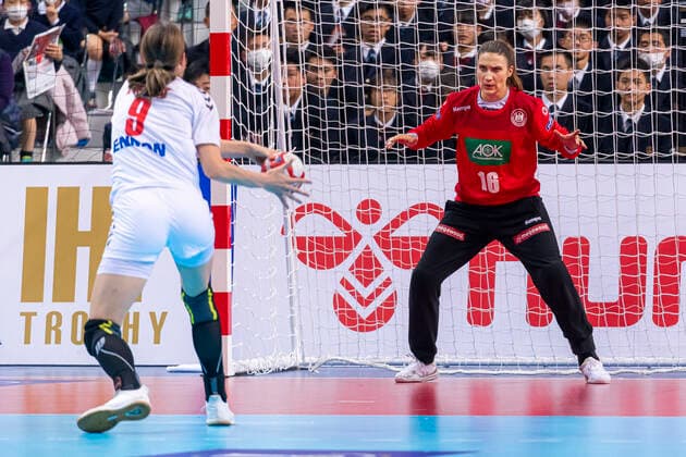Handball, Women WM 2019, Main Round, Group 1, 7 Matchday , Germany Serbia v li Jelena Lavko Serbia , Goalkeeper Isabell Roch Germany Dortmund Kumamoto Aqua Dome Kumamoto Japan