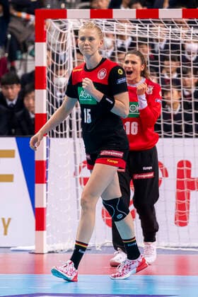 Handball, Women WM 2019, Main Round, Group 1, 7 Matchday , Germany Serbia Kim Naidzinavicius Germany Bietigheim , Goalkeeper Isabell Roch Germany Dortmund Jubel Freude Emotion Kumamoto Aqua Dome Kumamoto Japan