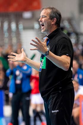 Handball, Women WM 2019, Main Round, Group 1, 7 Matchday , Germany Serbia Coach Henk Groener Germany annoying annoying, sour, angry angry screams raging Kumamoto Aqua Dome Kumamoto Japan
